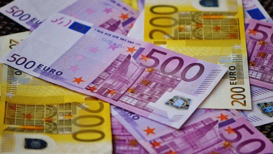 Leul s-a apreciat în raport cu euro, dar a scăzut faţă de dolar; gramul de aur a urcat la 337,7523