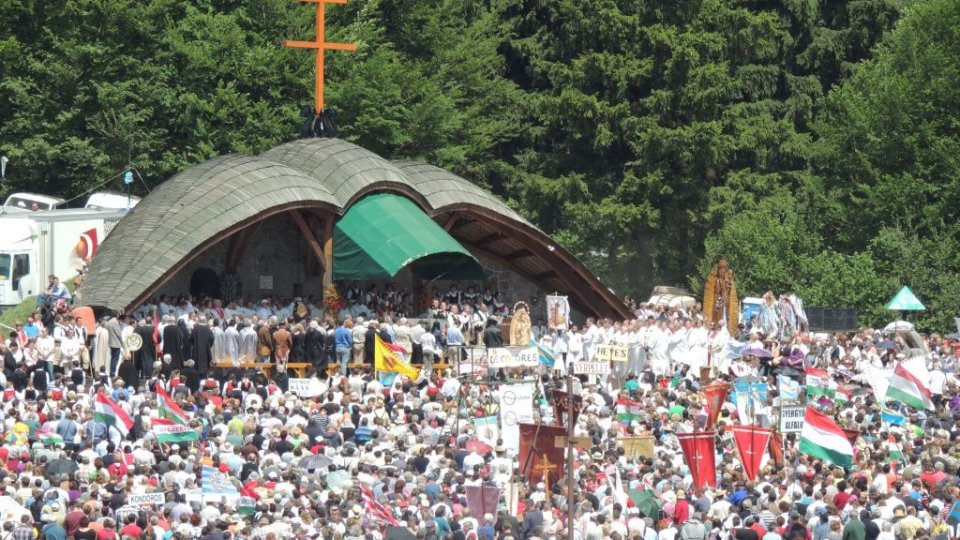 Pregătiri intensive la Şumuleu Ciuc pentru procesiunea de Rusaliile Catolice