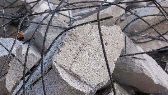 Percheziţii la Constanţa, Ovidiu şi Năvodari unde au fost îngropate zeci de tone de moloz