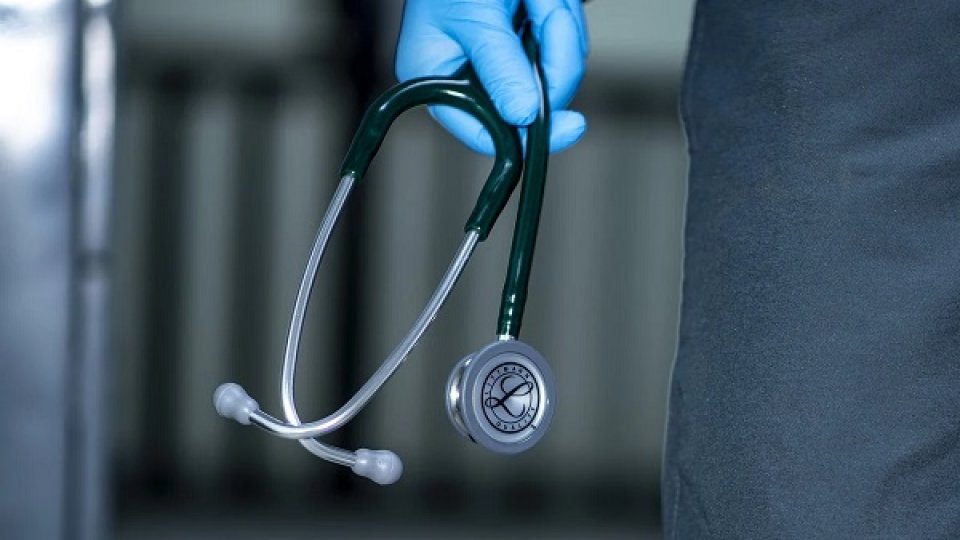 Sărbătoarea Paştelui modifică programul serviciilor medicale în întreaga ţară