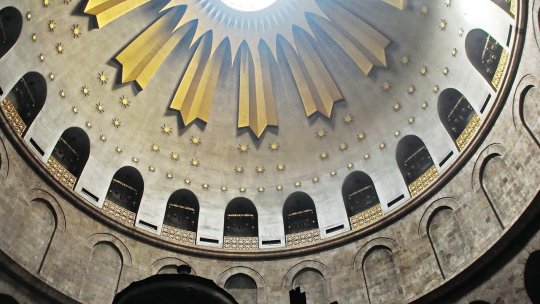 Lumina Sfântă de la Sfântul Mormânt de la Ierusalim a ajuns în România