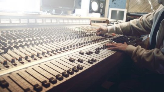 Premieră pentru radiourile din România: Radio România Internaţional emite în format digital DRM