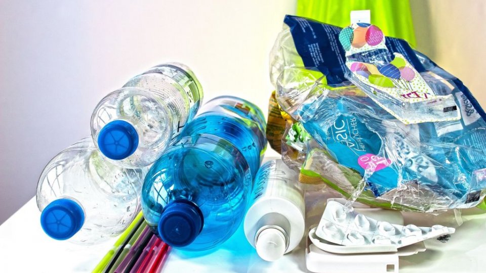 Majoritatea românilor returnează ambalajele cu garanţie