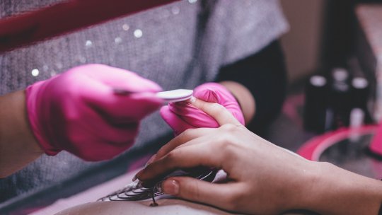 Statistică: Creştere uşoară a afacerilor din serviciile de piaţă prestate populaţiei, în primele patru luni