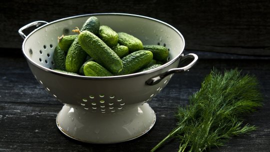 Zece alimente pe care trebuie să le mâncaţi pe caniculă