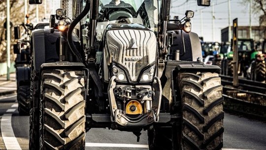 Agricultorii protestează la graniţa franco-spaniolă înaintea alegerilor europarlamentare