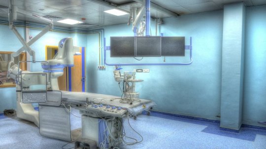 Doi copii şi patru adulţi, transportaţi la spital în urma unui accident rutier, la Corneşti