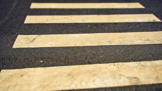 Bărbat accidentat pe trecerea de pietoni de un şofer în vârstă de 92 ani