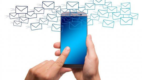 Fraudă prin SMS-uri în numele Poştei Române