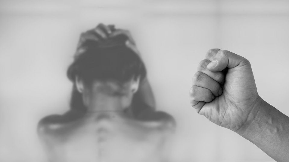 Ministerul Justiţiei explică cum poate fi recunoscută agresiunea sexuală