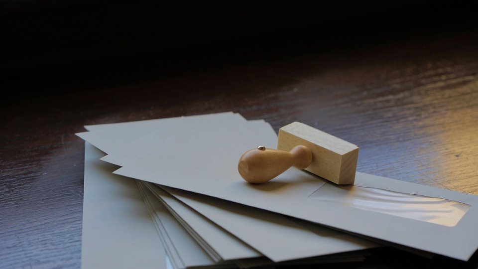 Poşta Română a început distribuirea deciziilor de recalculare a pensiilor