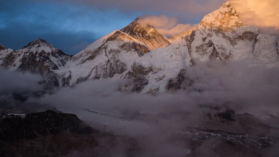 Un sat Sherpa din regiunea Everest, inundat după ce un lac glaciar şi-a spart malurile