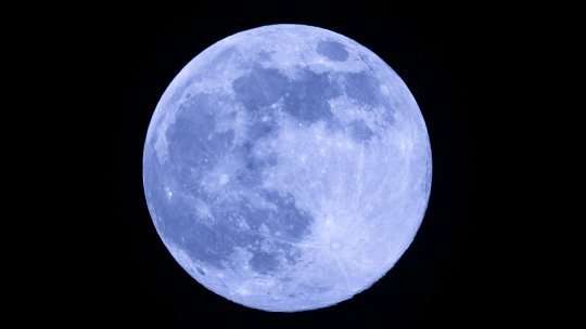„Superluna albastră”