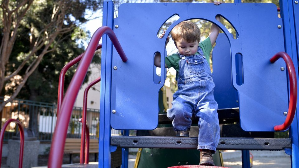 ANPC închide locurile de joacă din parcuri