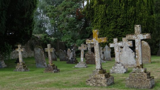 Acord între Guvernele României şi Austriei privind mormintele şi operele comemorative de război