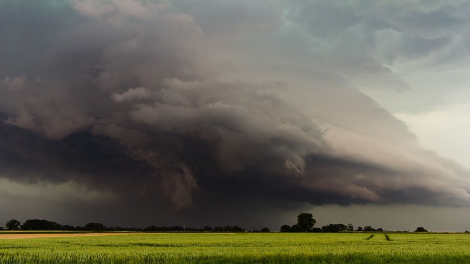 Avertizare meteo de vreme severă, până joi dimineața