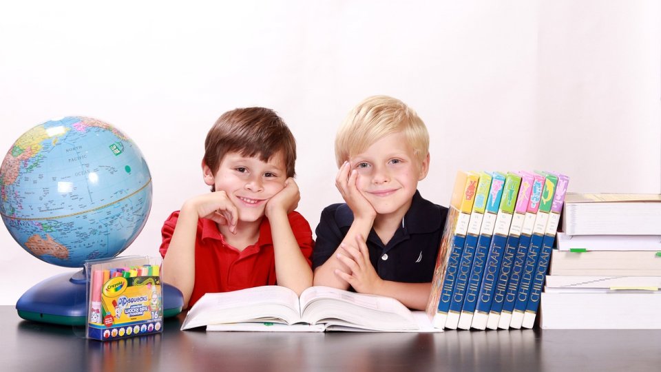 Părinţii care îşi retrag copiii din învăţământul preuniversitar sunt obligaţi să prezinte dovada continuării studiilor