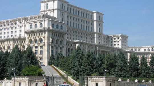 Parlament: Senatorii şi deputaţii au luni activitate în teritoriu, în contextul începerii noul an şcolar