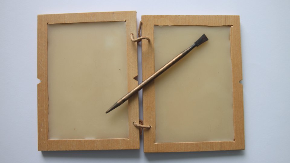 Tăblița cu ceară, un simbol al educației de odinioară: Cum a fost utilizată de generații întregi