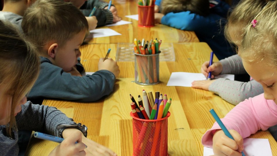 Va fi suplimentat numărul de educatoare şi îngrijitoare în creşe şi gădiniţe