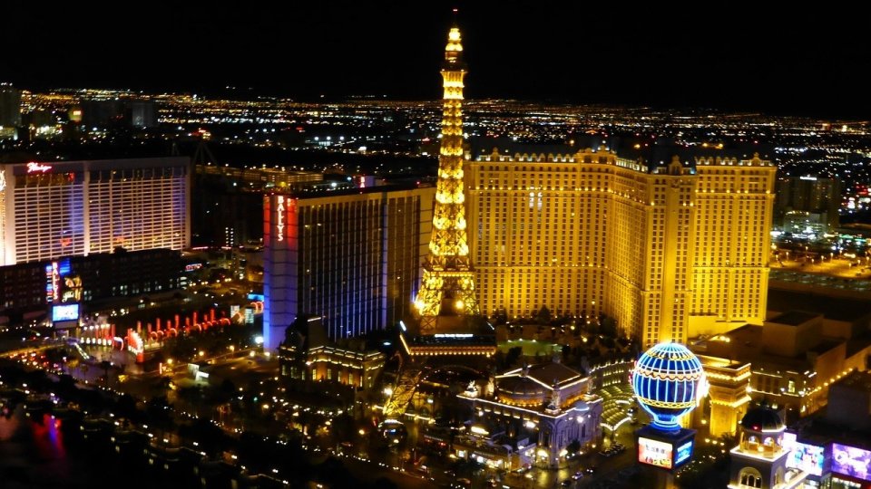 SUA: O camionetă Tesla Cybertruck a explodat în faţa hotelului Trump din Las Vegas, un mort