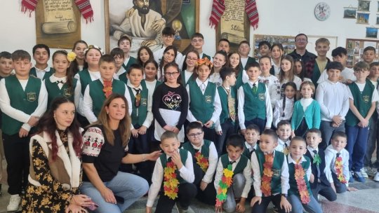 „Spectacolul toamnei ilustrat în arte, sărbători și tradiții”, la Școala Gimnazială Helegiu (galerie foto)