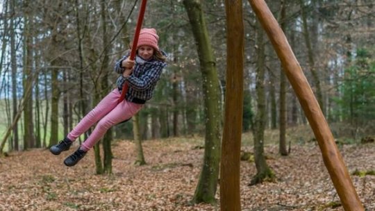 Arta tăcerii și a plictiselii constructive ca motor al creativității la copii