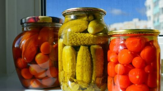 Arta conservării: Cum să pui legume și fructe la murat pentru o iarnă "delicioasă"