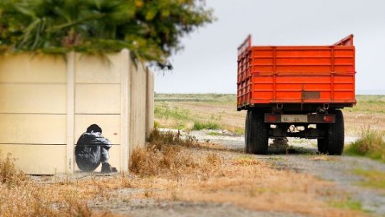 Părinții români, plecați la muncă peste hotare, își petrec o treime din copilăria copiilor departe de ei