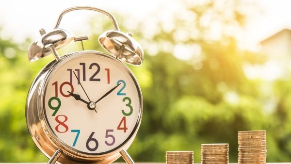 Pensia nu e o vârstă: Strategii simple de investiții pentru independența financiară după 50 de ani