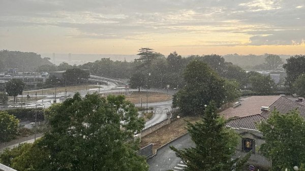 Ploi și temperaturi în scădere, anunțate de meteorologi pentru următoarele zile