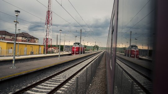 Electrificarea liniei ferate Oradea - Cluj s-a împotmolit în erori de proiectare