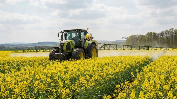 Fermierii apelează la tot mai multe produse fitosanitare. Vânzările au crescut cu peste opt procente