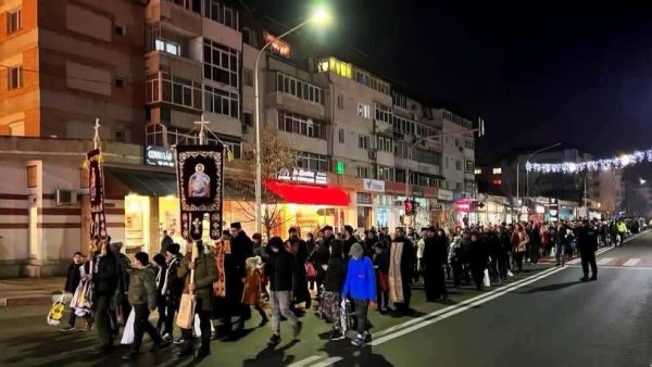 Tradiții sfinte în Argeș: Catedrala „Sfinții Apostoli Petru și Pavel” din Mioveni, gazda colindului din seara de Ajun