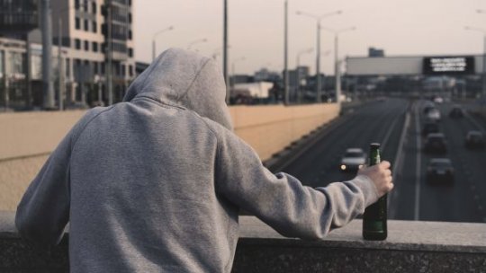 Arest la domiciliu pentru un șofer băut și fără permis care a fugit de polițiști