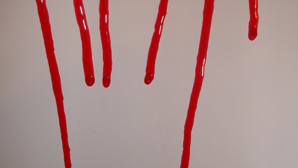 Olt: O tânără care şi-ar fi înjunghiat partenerul, cercetată pentru violenţă în familie