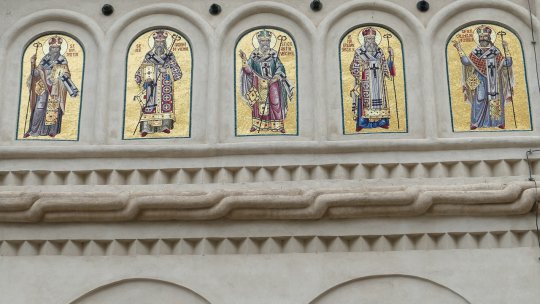 Centenarul Patriarhiei Române e un bun prilej de a reflecta la extraordinara forţă a românilor de a-şi îndeplini năzuinţele