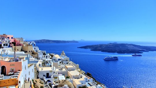 Aproximativ 10.000 de persoane au părăsit insula Santorini; seria de seisme continuă