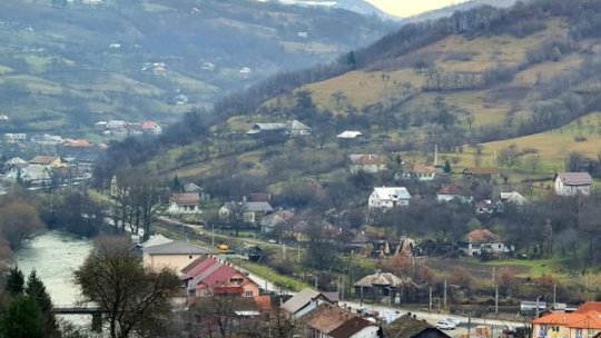 Vânt intens în zonele montane, aflate sub cod galben până miercuri