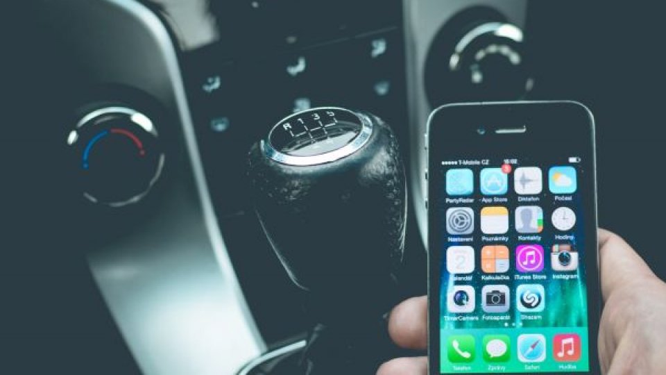 Șoferii vor putea avea permisul de conducere auto direct pe telefon. De când va putea fi folosit