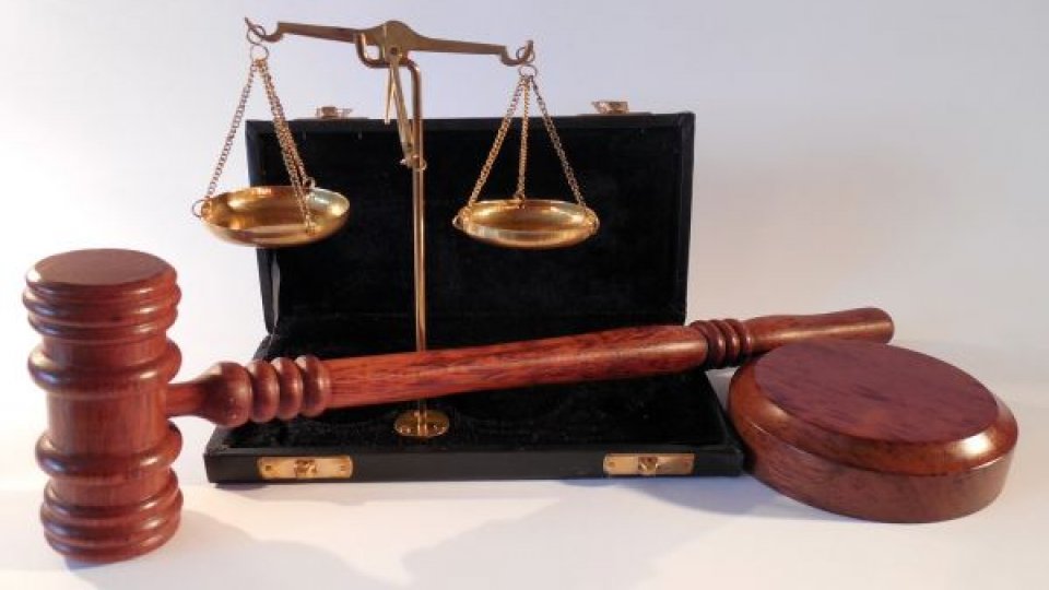 Un impostor a pledat în zeci de dosare, dându-se drept avocat în instanțele din Brăila și Galați