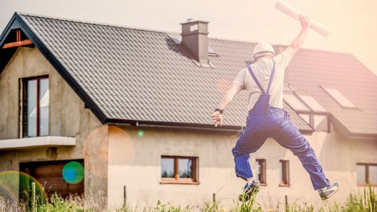 Proiectul privind dezvoltatorii imobiliari şi pensiile magistraţilor, în dezbaterea deputaţilor