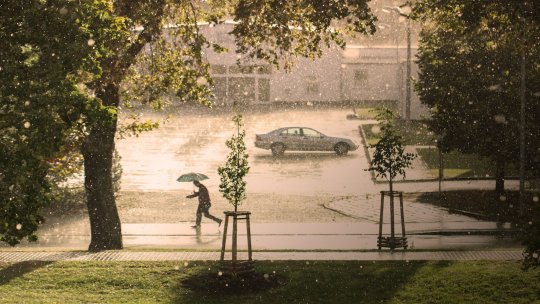 Ploi şi frig în toată ţara: ANM a emis o informare meteo valabilă pentru weekend