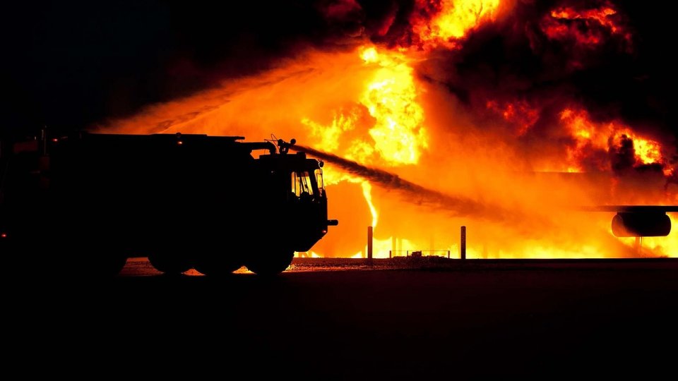 Pompierii greci se antrenează pentru stingerea incendiilor de vegetaţie din acest sezon