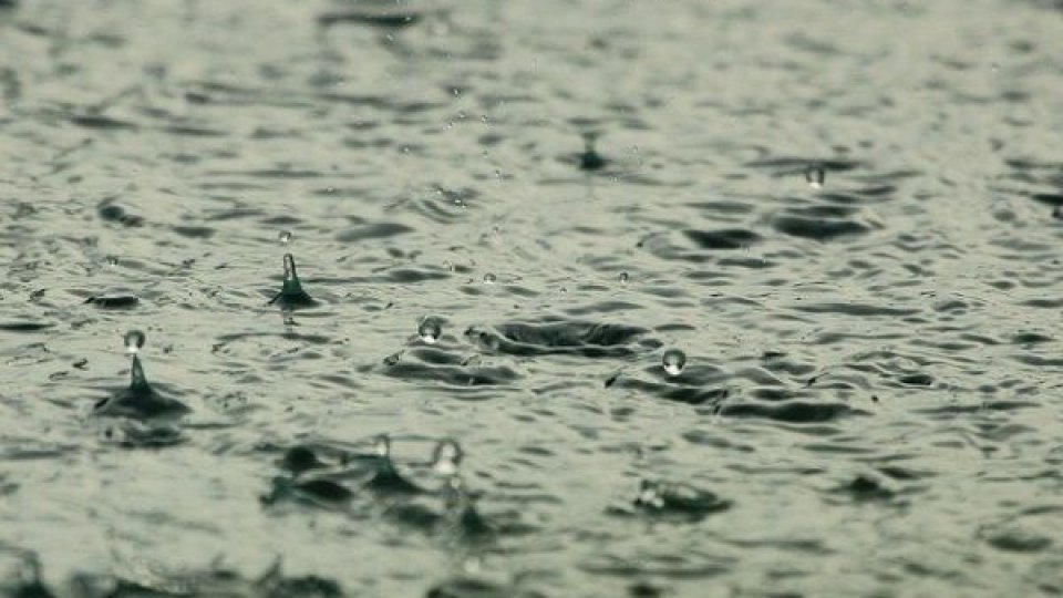 Temperaturile scad semnificativ, iar ploi abundente sunt așteptate în opt județe