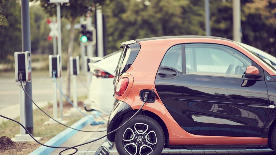 Interesul românilor pentru autoturisme electrice scade semnificativ