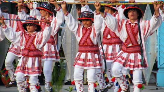 Tradiția călușului renaște prin Festivalul Călușului Oltenesc