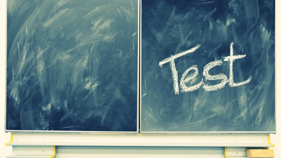 Evaluarea naţională: Ponderea elevilor cu medii mai mari sau egale cu 5 - 83,2% după contestaţii