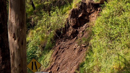 Alunecările de teren - ce poți să faci înainte, în timpul și după ce acestea au loc?