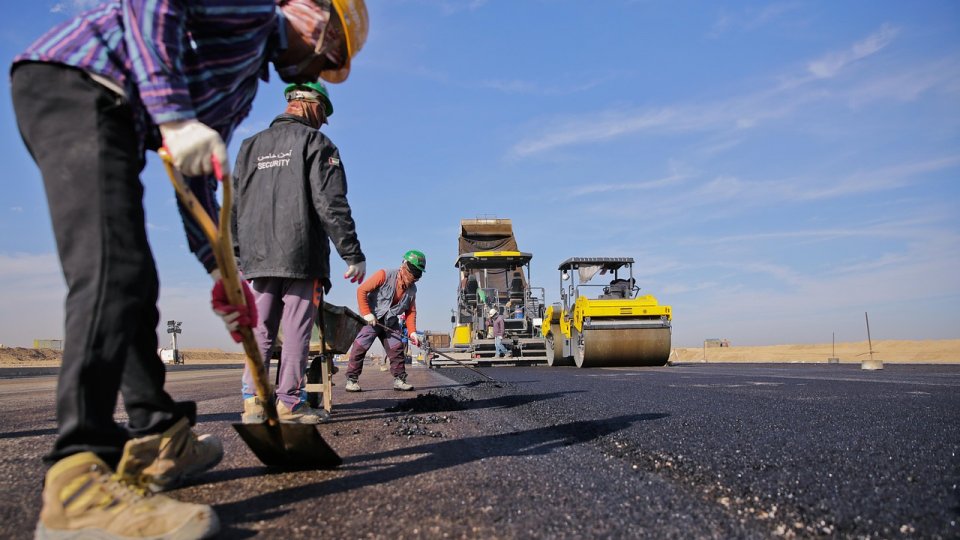 Arad: Drumul către „Litoralul Vestului” va fi modernizat cu 32 milioane lei; cinci firme participă la licitaţie